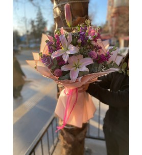 lilyumlu pembe güllü buket
